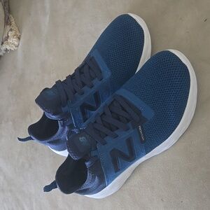 New Balance tennis shoes